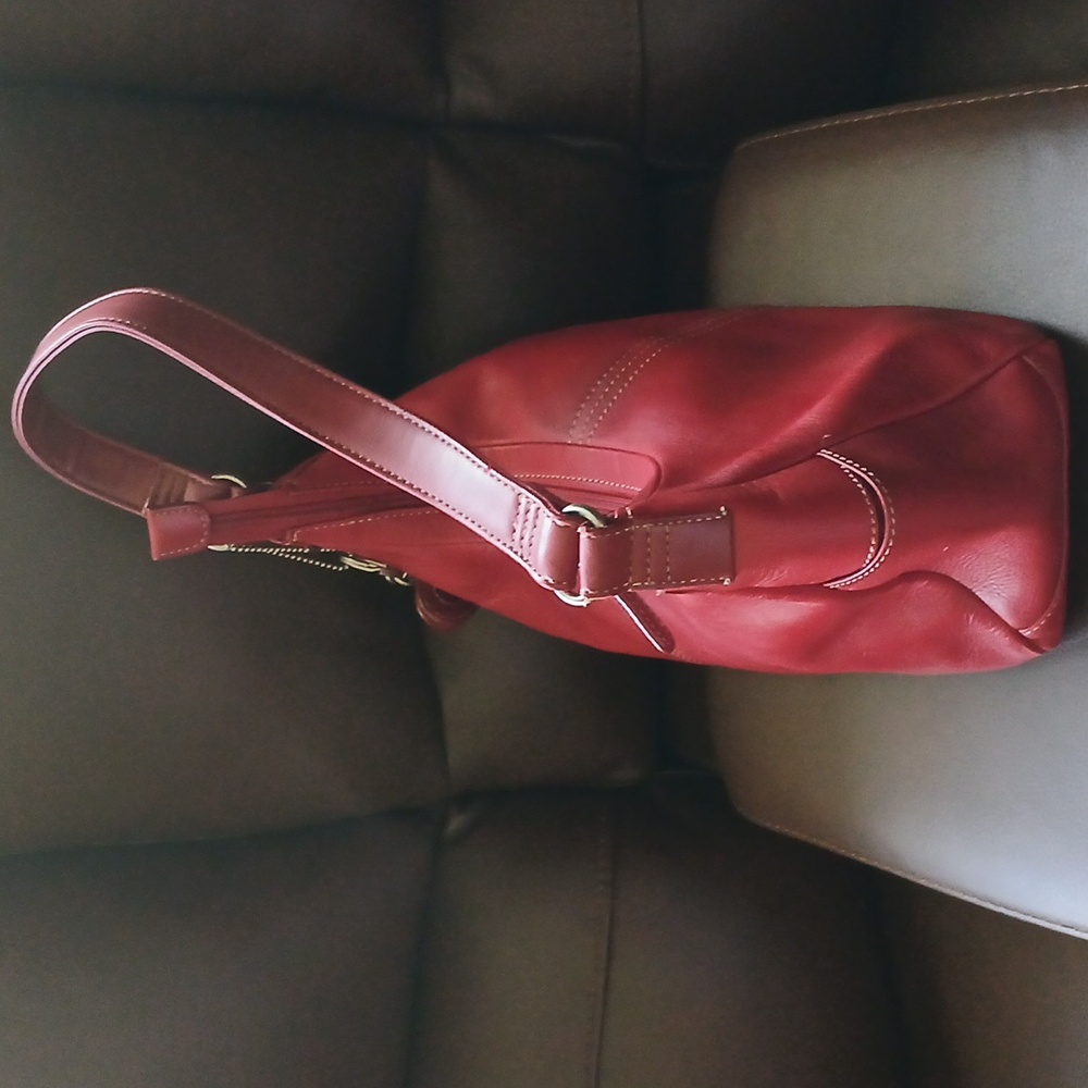 Apostrophe Vibrant Red Shoulder Bag - Picture 4 of 9